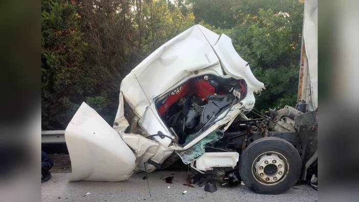 Kartepe'de TIR kazası: Sürücü hayatını kaybetti