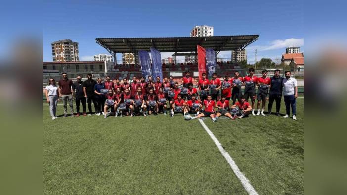 Kayseri'de "Sokaklar Bizim" futbol turnuvası sona erdi: Bölge finallerine katılacak takımlar belli oldu