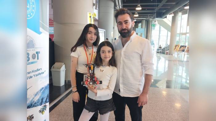 Kayseri'deki uluslararası robot yarışmasında babalarıyla yarışan kardeşler ilk 8'e girdi
