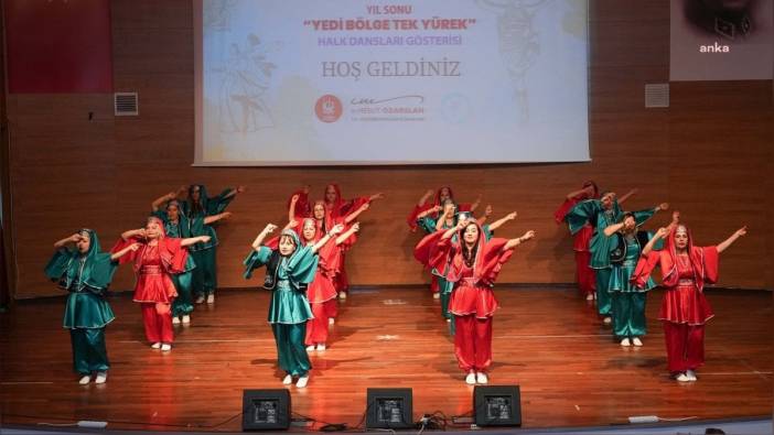 Keçiören Belediyesi Halk Oyunları Topluluğu’ndan 'Yedi Bölge Tek Yürek' gösterisi