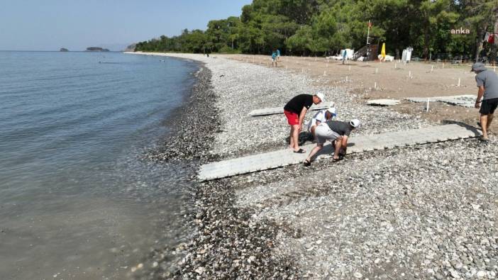 Muğla Büyükşehir Belediyesi ve Fethiye Belediyesi iş birliğiyle Akmaz Halk Plajı’ndaki engelsiz denize girme platformu yenilendi