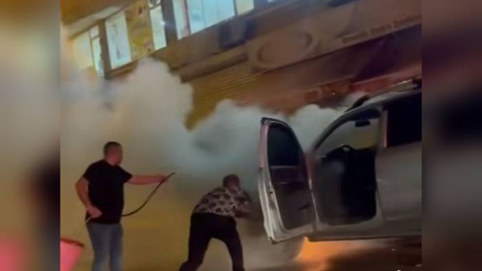 Kızıltepe'de hafif ticari araç alev aldı