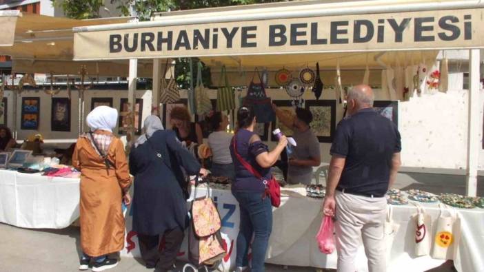 Burhaniye'de özel öğrenciler el emeği ürünlerini sergiledi