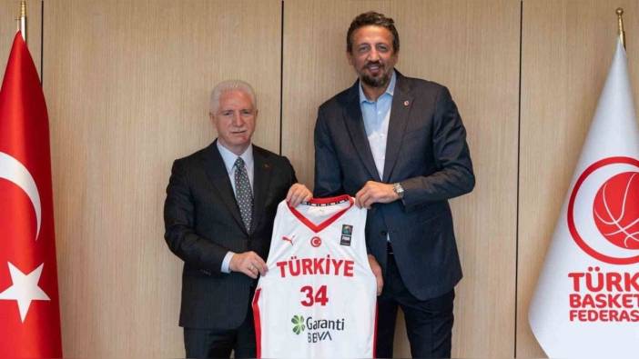 İstanbul Valisi Davut Gül, Hidayet Türkoğlu'nu ziyaret etti