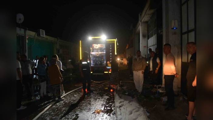 Ayvalık'ta gözlük fabrikasında yangın: Yemekhane ve kaplama bölümü küle döndü