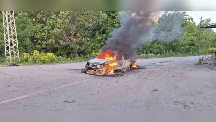 Erzincan'da otomobil alev alev yandı