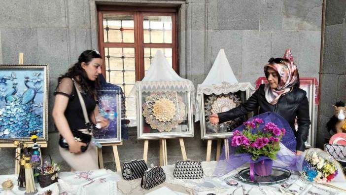 Pasinler Halk Eğitim Merkezi sergisi, Çifte Minareli Medrese'de açıldı