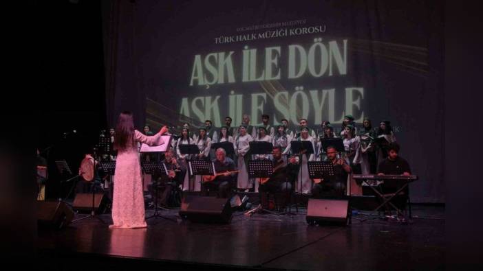 Kocaeli Büyükşehir Belediyesi Türk Halk Müziği Korosu'ndan 'Aşk ile Dön, Aşk ile Söyle' konseri