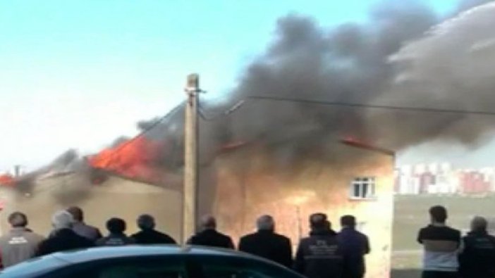 Avcılar'da korkutan alevler