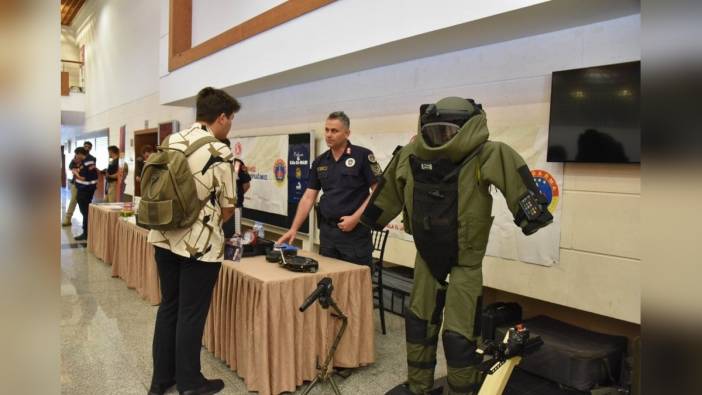 MSKÜ'de öğrenci-sektör buluşması: Komando timleri ve dedektör köpekler ilgi odağı oldu