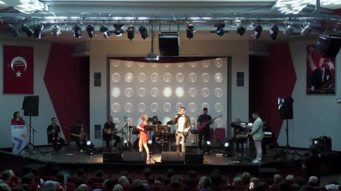 Manisa Büyükşehir Belediyesi Konservatuvarı Pop Orkestrası ilk konserini verdi
