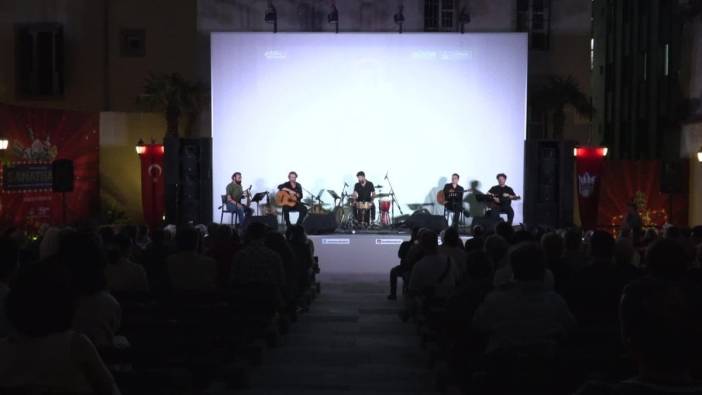 Konak Belediyesi Sanathane'de Eshik Ensemble konseri sanatseverleri büyüledi