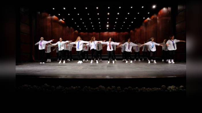 ESMEK Kadınlar Dans Topluluğu yıl sonu gösterisiyle büyüledi