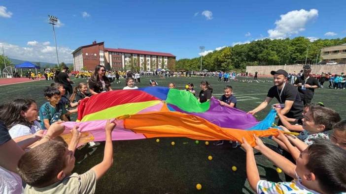 Bolu'da 850 öğrenci Çocuk Şenliği'nde buluştu