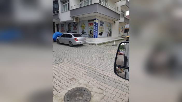 Erfelek'te hastane müdür atamasına tepki: AK Parti binasının camları kırıldı