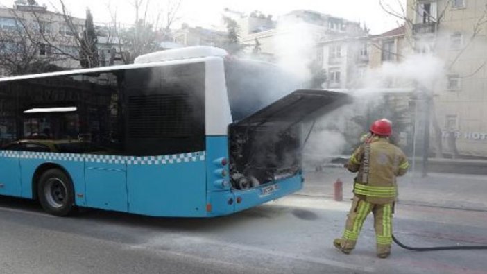 Beyoğlu'nda özel halk otobüsünde yangın paniği