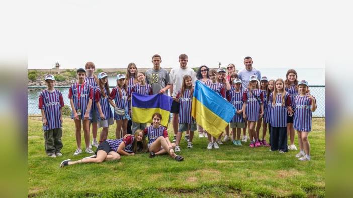 Trabzonspor'un Ukraynalı futbolcuları, savaş mağduru çocuklarla bir araya geldi