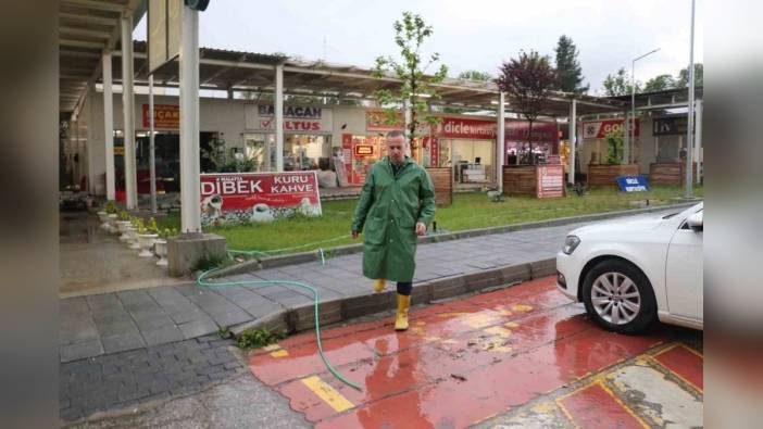Malatya'da sağanak yağış sele neden oldu: Esnaf mağdur