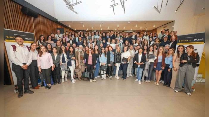 Binance TR Teknolojide Kadın Akademisi, İzmir'de 200 kadınla buluştu