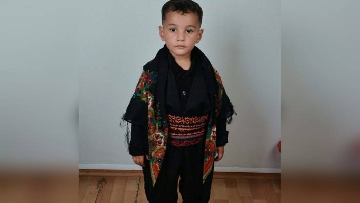 Aydın'da 4 yaşındaki Enes, geri manevra yapan kamyonetin altında kalarak hayatını kaybetti