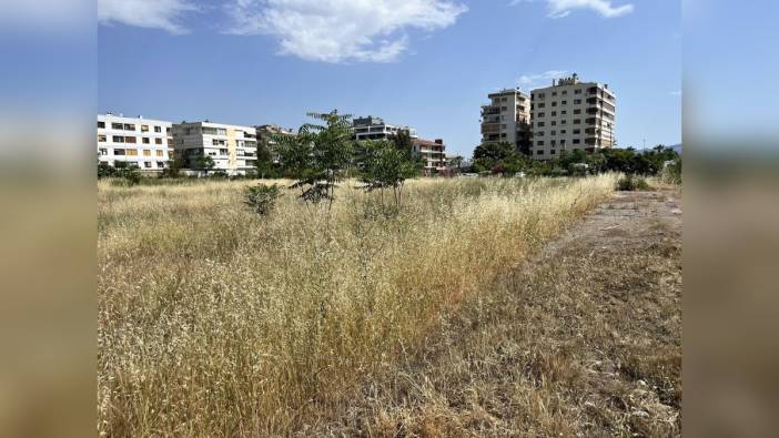 Karşıyaka'nın eski İlçe Stadı'nın temizliğini belediyeler üstlendi