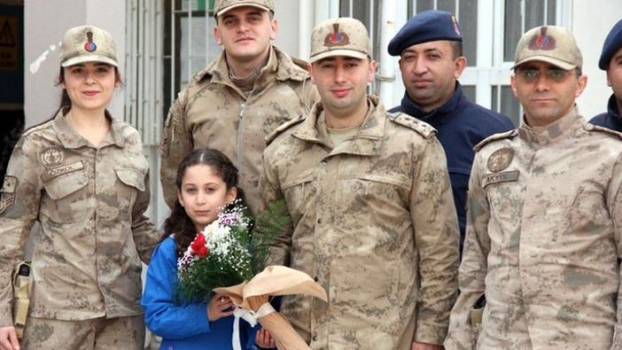 Mehmetçik ilkokul öğrencisinin davetini kırmadı