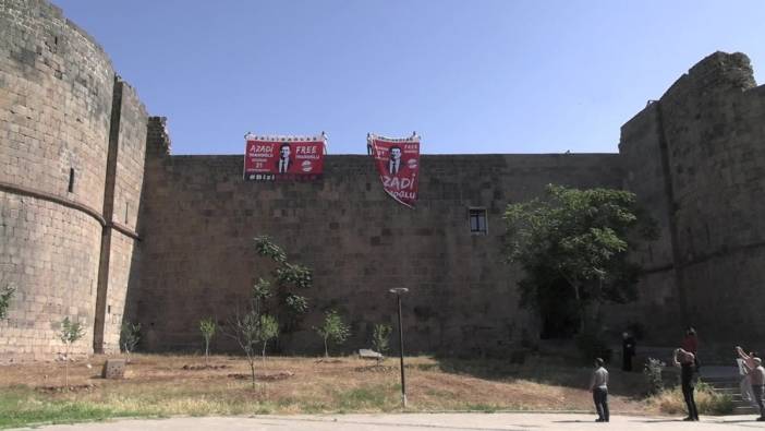 Diyarbakır surlarına asılan 'Azadi İmamoğlu' pankartlarına polis el koydu