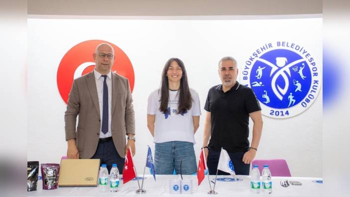 Aydın Büyükşehir Belediyespor, kaptan Fatma Şekerci ile sözleşme yeniledi