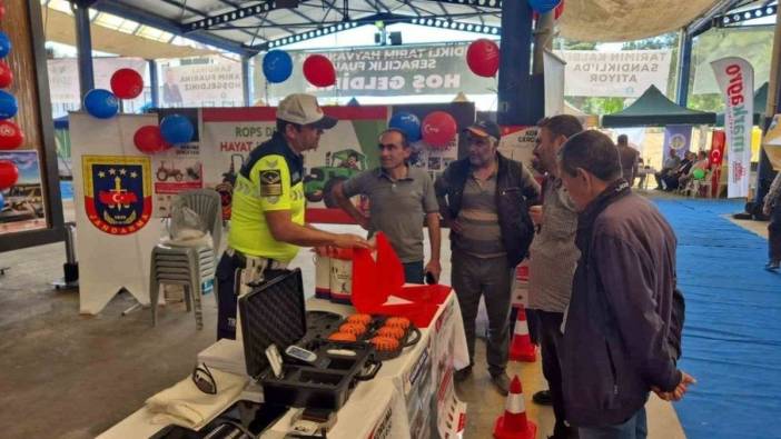 Afyonkarahisar'da jandarma ekipleri tarım fuarında trafik güvenliği eğitimi verdi