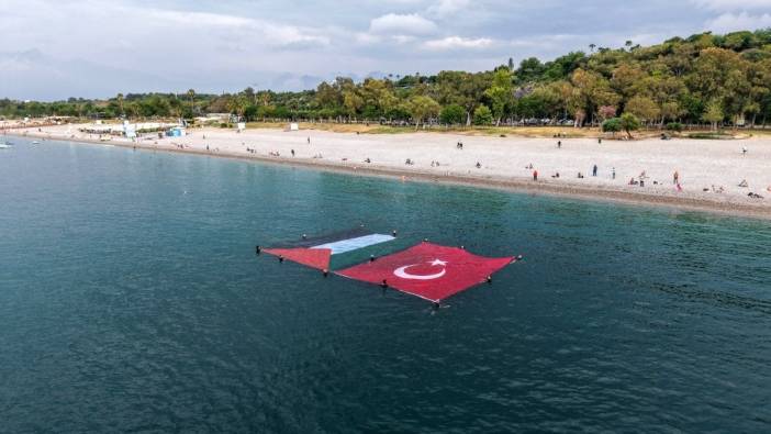 İHH Antalya Şubesi'nden Mavi Marmara şehitleri ve Gazze için denizde anma
