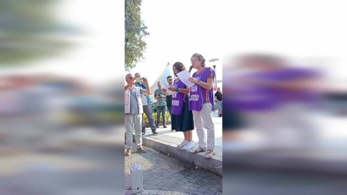 Dikili Kaymakamı Cevat Gün, öğrencinin kıyafetine müdahale iddiasıyla protesto edildi