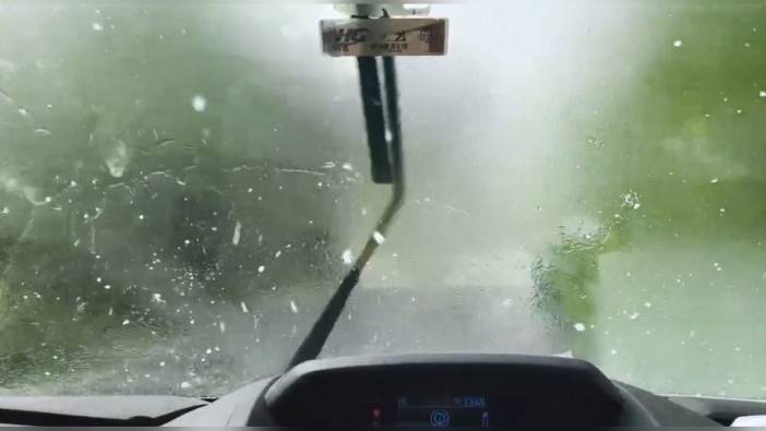Şavşat'ta dolu yağışı araç kamerasında