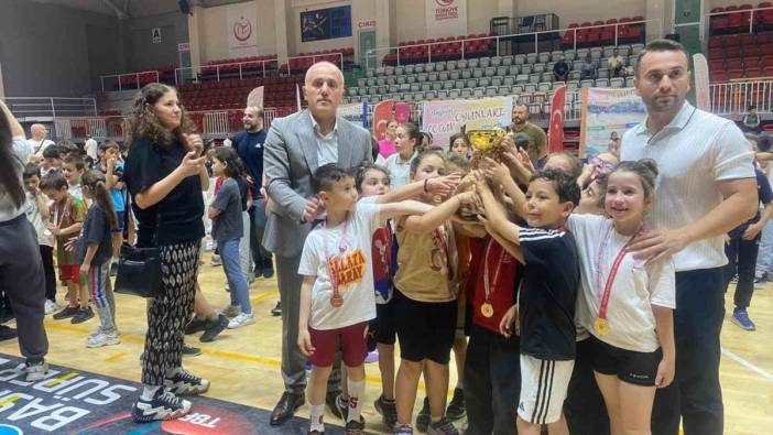 Yalova Çocuk Oyunları Şenliği'nde 15 bin öğrenci yarıştı