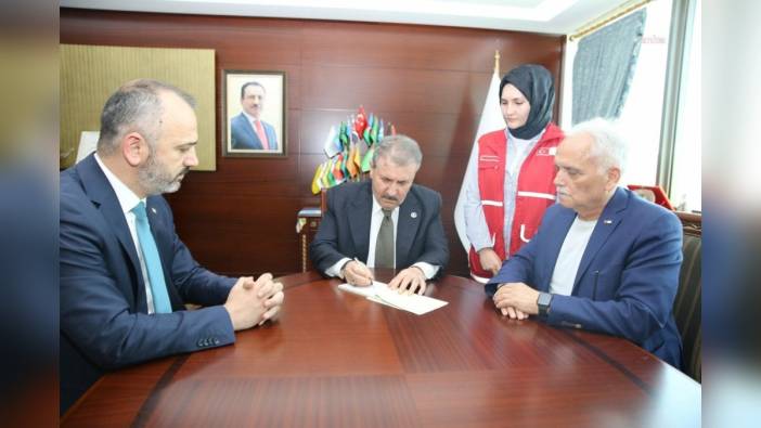 BBP Genel Başkanı Destici'den 10 hisse kurban bağışı: 5 hisse şehit lider Yazıcıoğlu ve arkadaşlarına ithafen