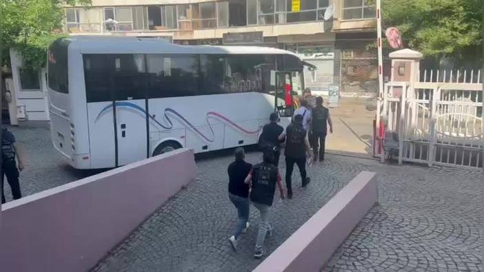 İzmir merkezli FETÖ operasyonunda 13 tutuklama