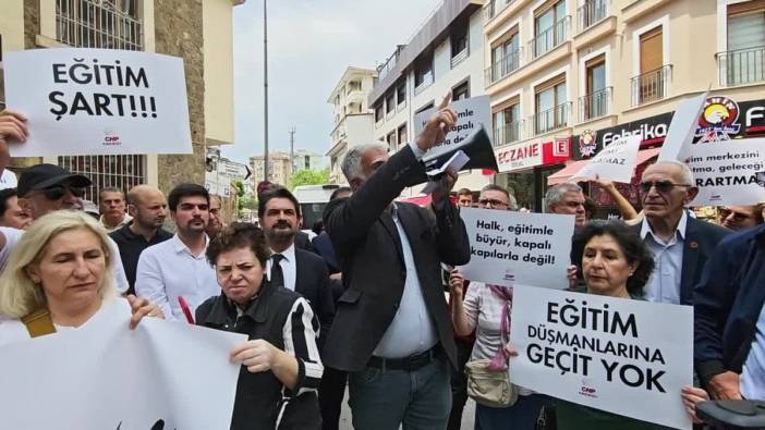 Kadıköy'de Zihnipaşa Halk Eğitim Merkezi'nin kapatılma ihtimali protesto edildi