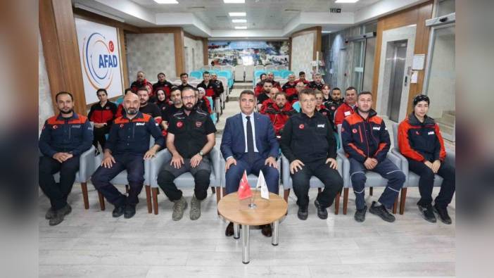 Düzce Valisi Aslan, arama kurtarma eğitimi alan STK üyelerini ziyaret etti
