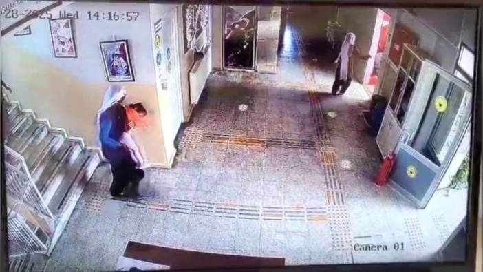 Tunceli'de okul müdüründen Heimlich manevrası: Minik çocuğun hayatını kurtardı