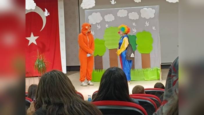 Altıntaş'ta çocuklar 'İyilik Ormanı' tiyatrosuyla buluştu