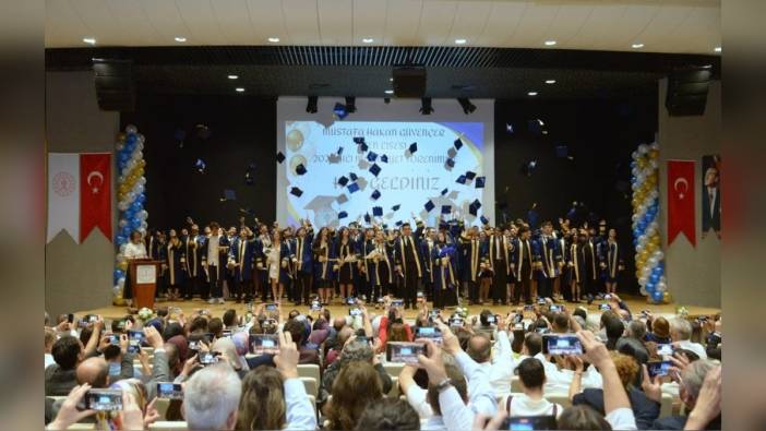 Mustafa Hakan Güvençer Fen Lisesi öğrencileri 15 Temmuz Şehitleri ve Demokrasi Müzesi'nde mezun oldu