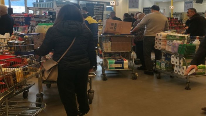 İstanbul'da marketlerde yoğunluk...