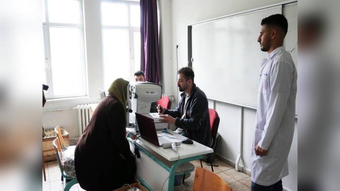 Bursa Uludağ Üniversitesi öğrencileri, İznik Göllüce'de 350 hastayı muayene etti