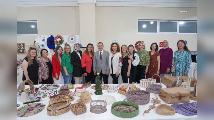 Tepebaşı Belediye Başkanı Ataç, Belde Evleri sergilerini ziyaret etti