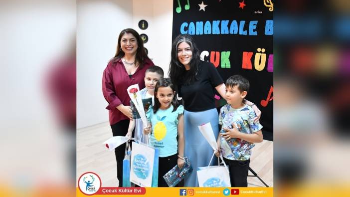 Çanakkale Belediyesi Çocuk Kültür Evi'nde yılın kitap kurtları ödüllendirildi