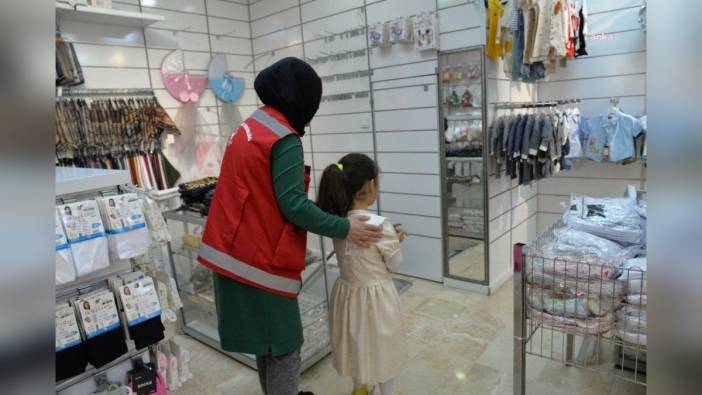 Kahramankazan Belediyesi, ihtiyaç sahibi ailelerin çocuklarına bayramlık hediye etti