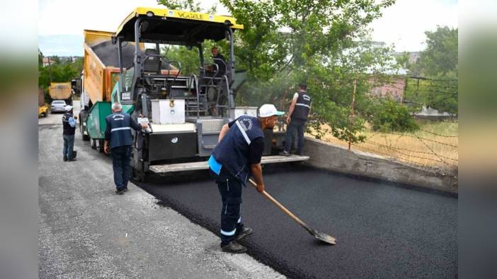 Malatya Battalgazi'de 1 kilometrelik yol sıcak asfaltla kaplandı