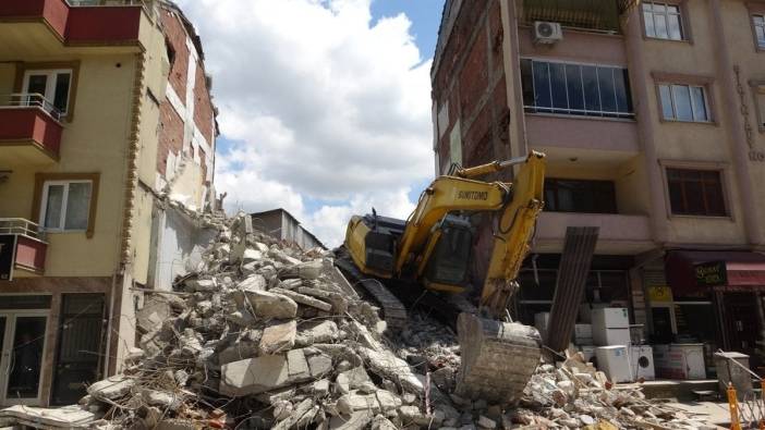 İzmit'te yıkım sırasında 3 bina hasar gördü: Mahalle sakinleri mağdur