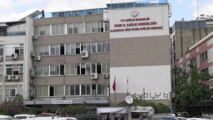 İzmir'de sağlık çalışanları ADSM’lerdeki çalışma koşullarını protesto etti