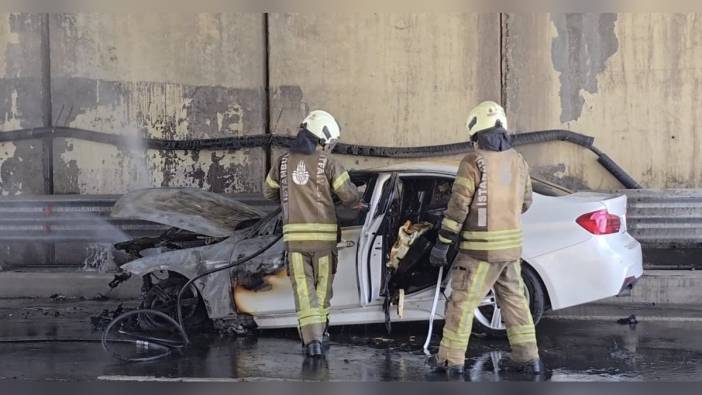 Ataşehir'de otomobil alev alev yandı
