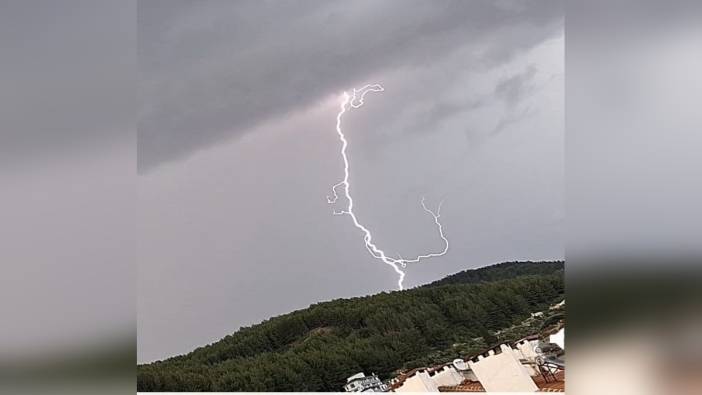 Muğla'da şimşek düştü
